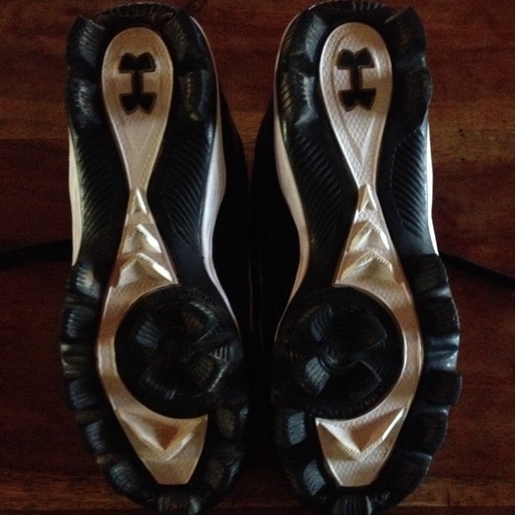 Child's Under armor cleats - Picture 3 of 4